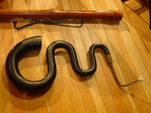 Serpentón instrumento. Pierre RIBO. Luthier. Música Antigua